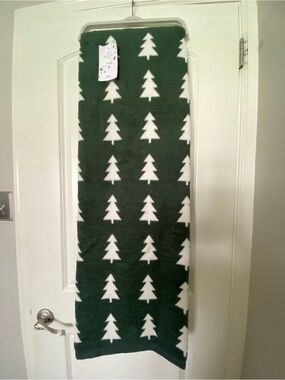 Docofil Portugal Christmas Tree Throw NWT 60 X 80